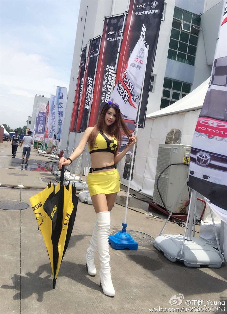 广州车展模特美女芷健Young高清自拍图片