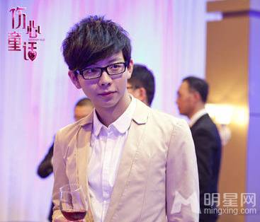 好看的爱情电影推荐《伤心童话》海报图