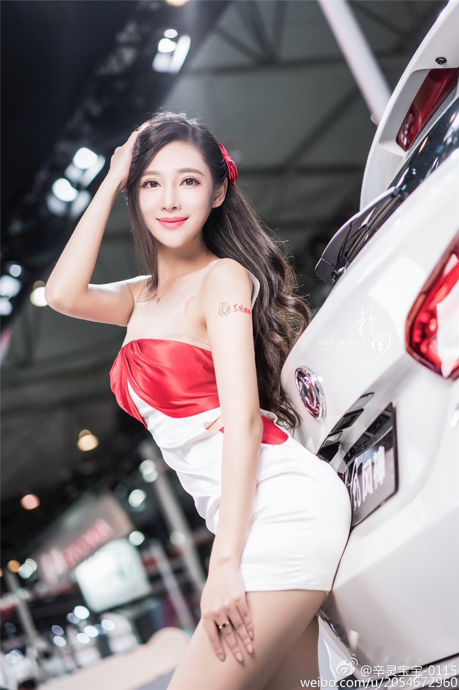 气质车展模特辛灵宝宝美图写真