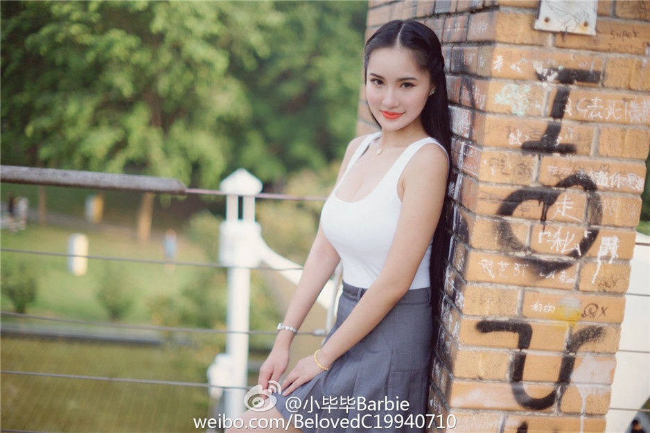 性感美女主播小毕毕Barbie户外写真