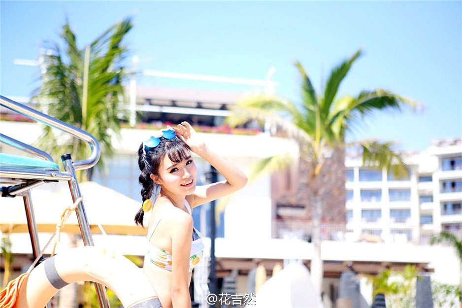 90后嫩模然花花微博养眼写真图片