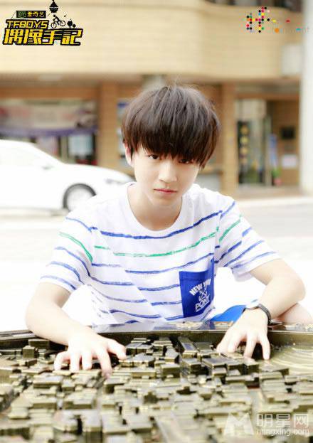 TFBOYS三小只可爱真人秀惹粉丝尖叫