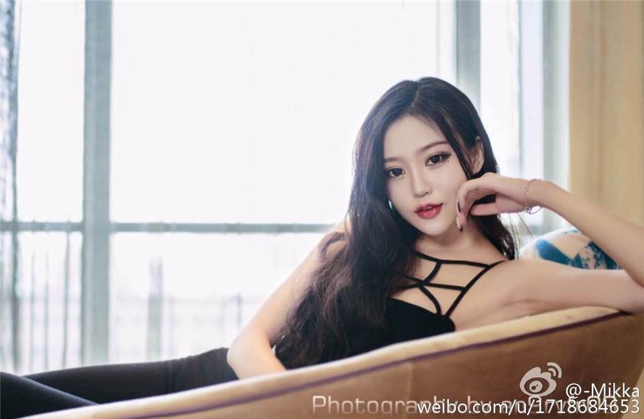 90后时尚美女模特Mikka性感迷人图片