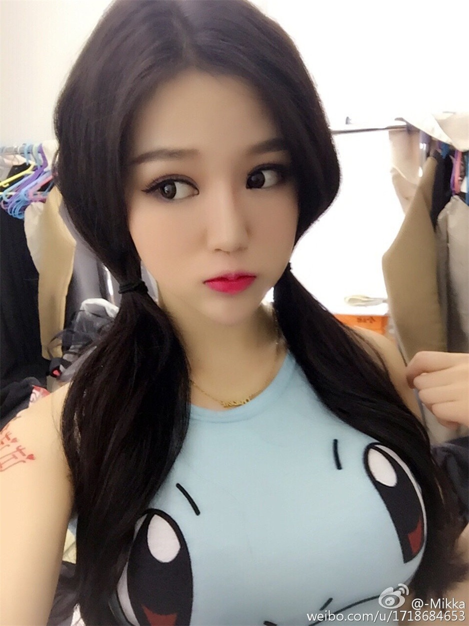 90后时尚美女模特Mikka性感迷人图片