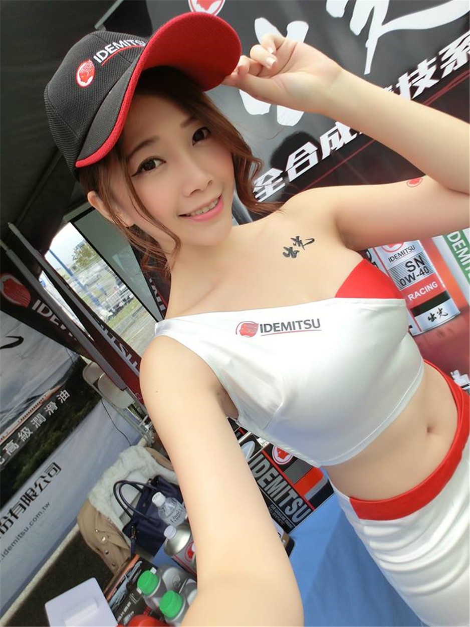 台湾美胸女神杨婉君自拍图片