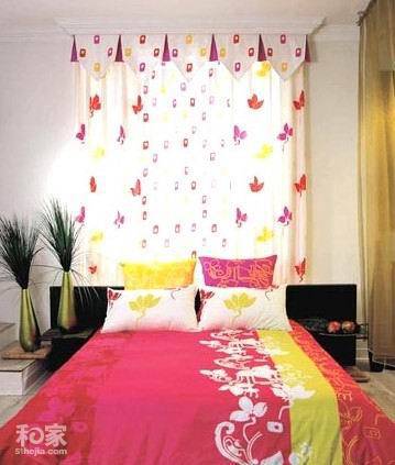 精美的小卧室窗帘装修效果图片