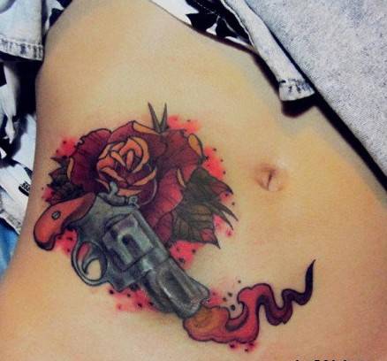 女生腹部艺术纹身图案赏析