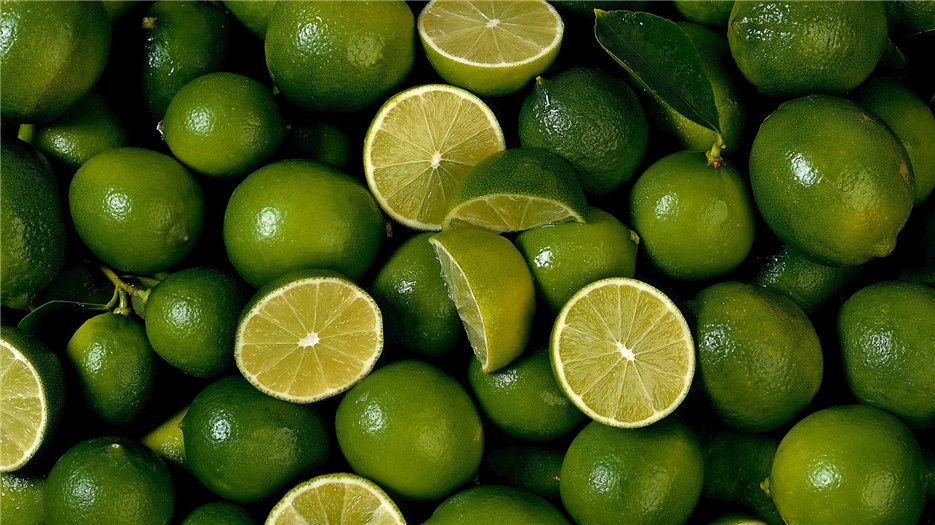 酸中带甜的青柠檬植物图片