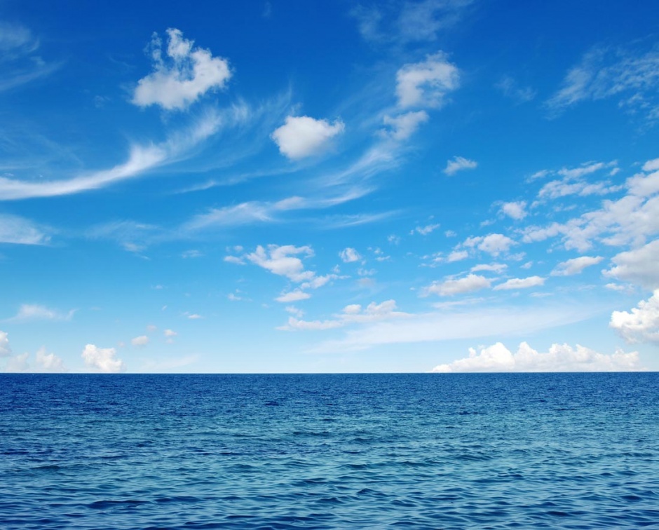 美丽的蓝天白云大海图片