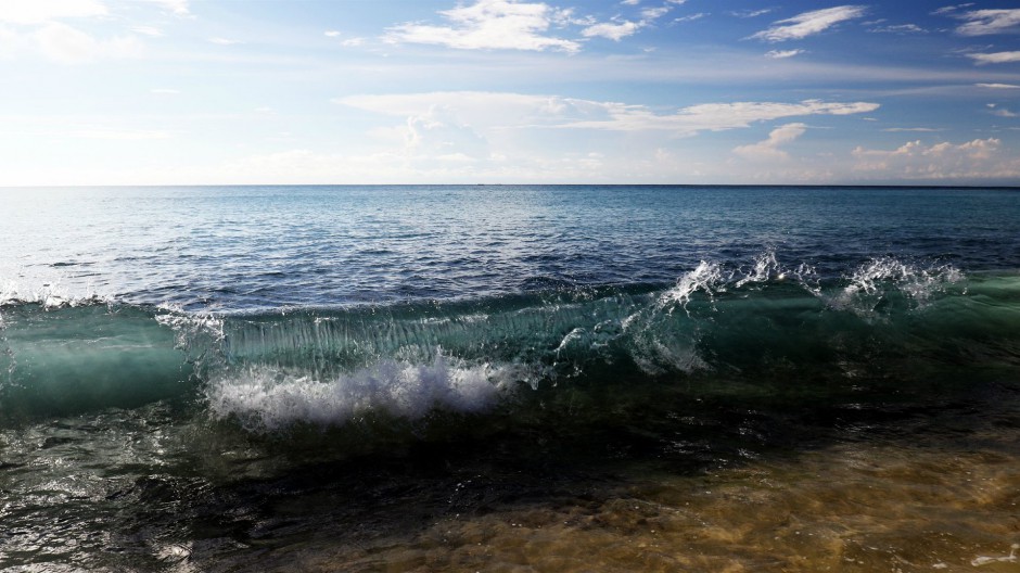 波涛汹涌的海浪高清图片