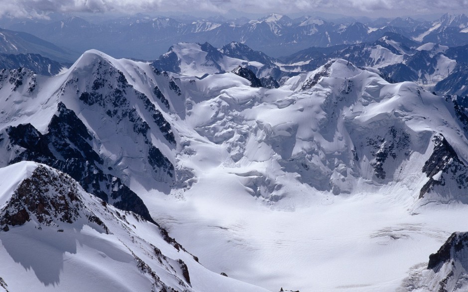 高清晰度冬天雪山风景图片