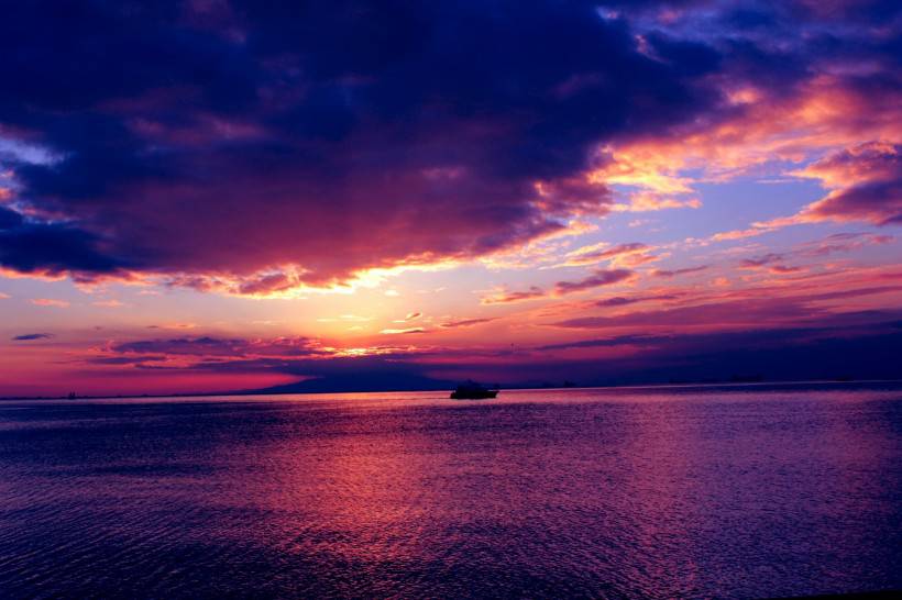 唯美的海边码头落日图片