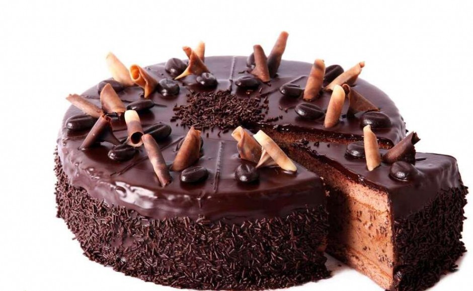 圆形的黑色巧克力蛋糕图片