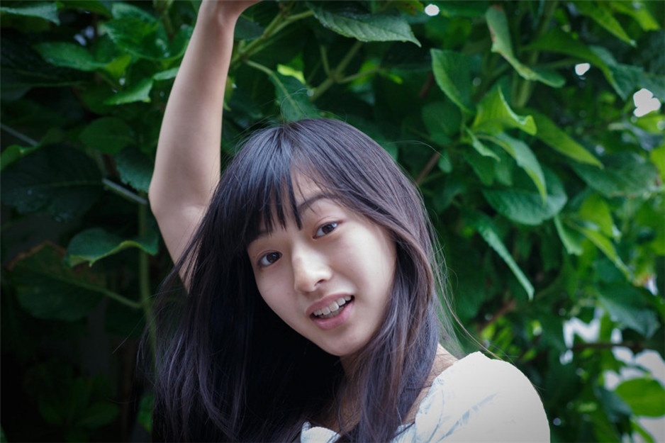 日本清纯妹子铃木茜音户外图片