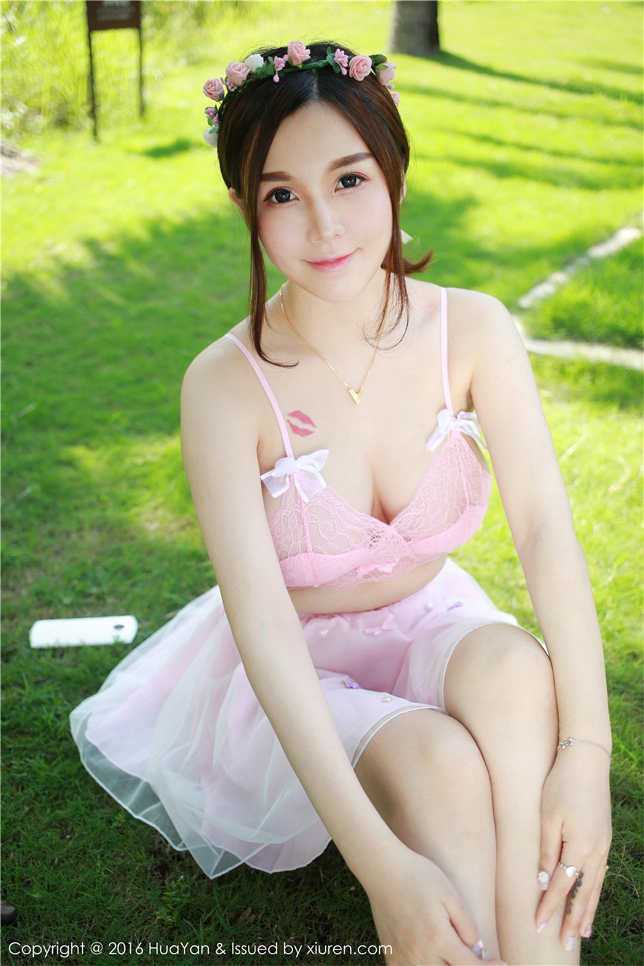 粉嫩美女沈蜜桃off性感户外写真