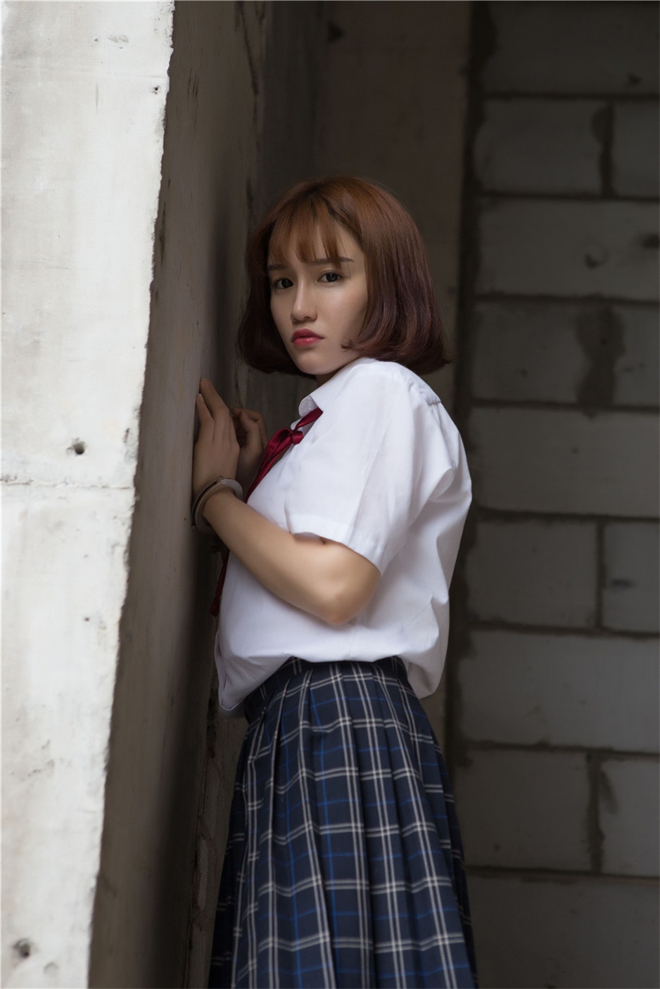 少女傲娇萌萌学生装捆绑写真图