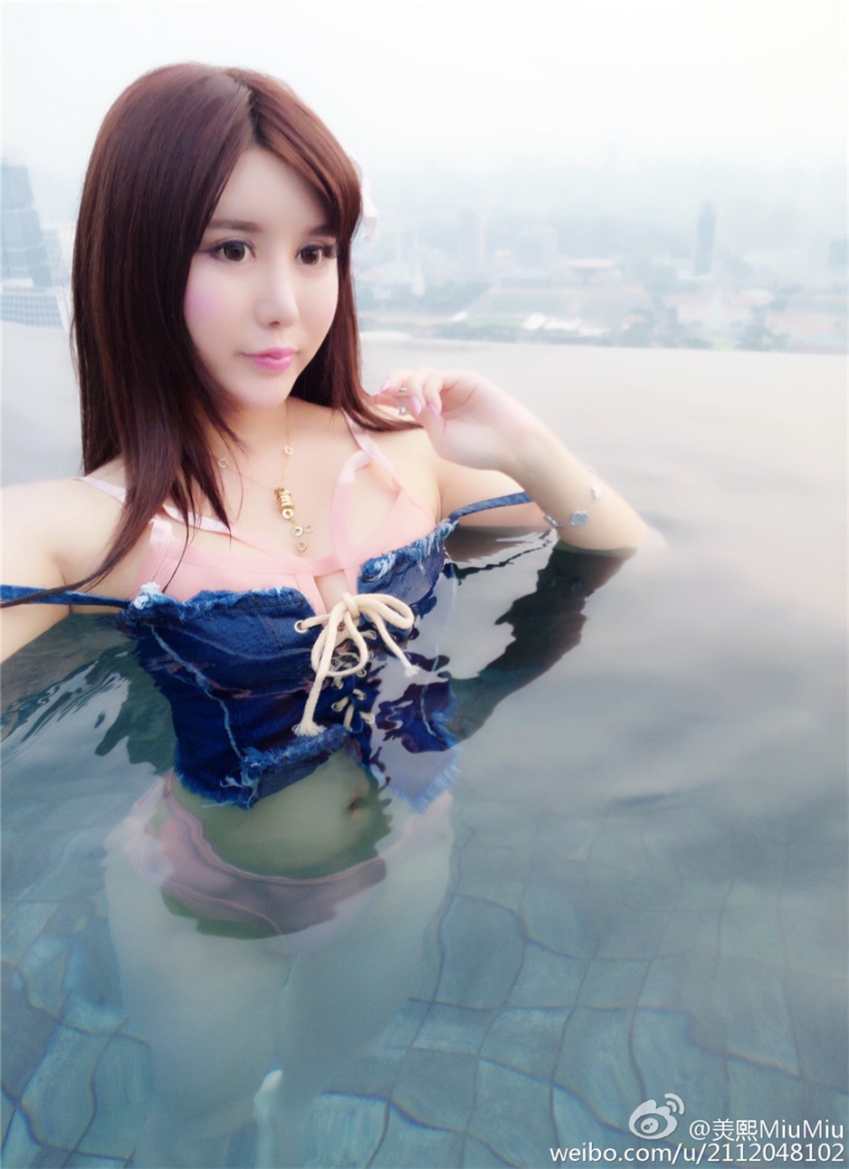 90后网络美女美熙MiuMiu自拍照片
