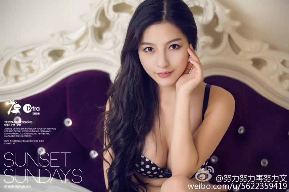 气质美女UU阿文微博性感图片