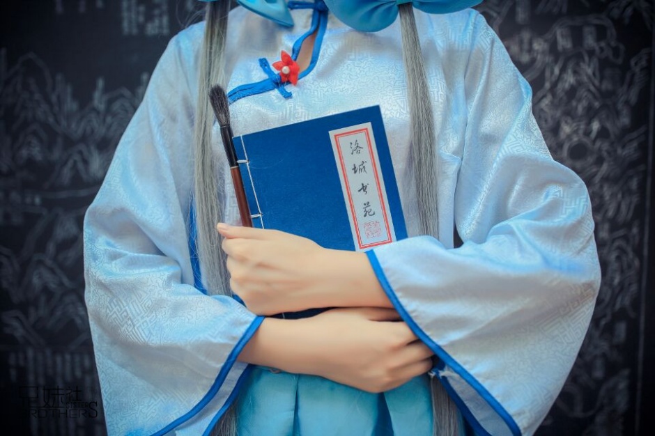 洛城书苑洛天依Cosplay写真