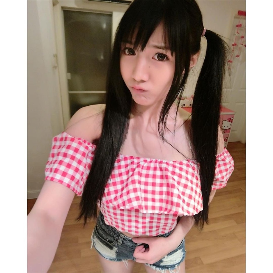 泰国网络美女Arisara Karbdecho性感自拍图片