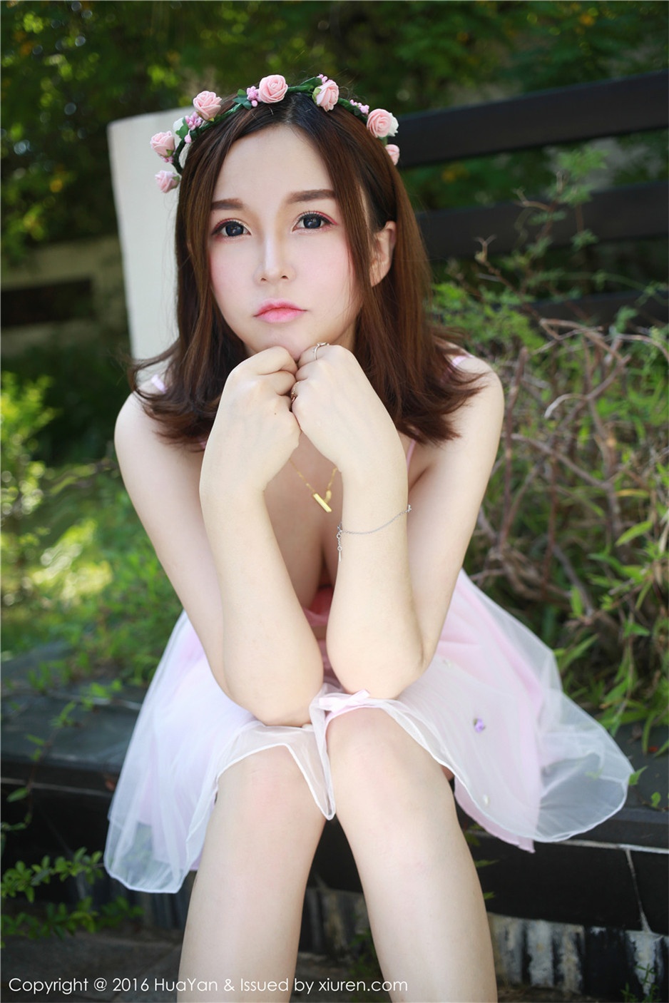 粉嫩美女沈蜜桃off性感户外写真