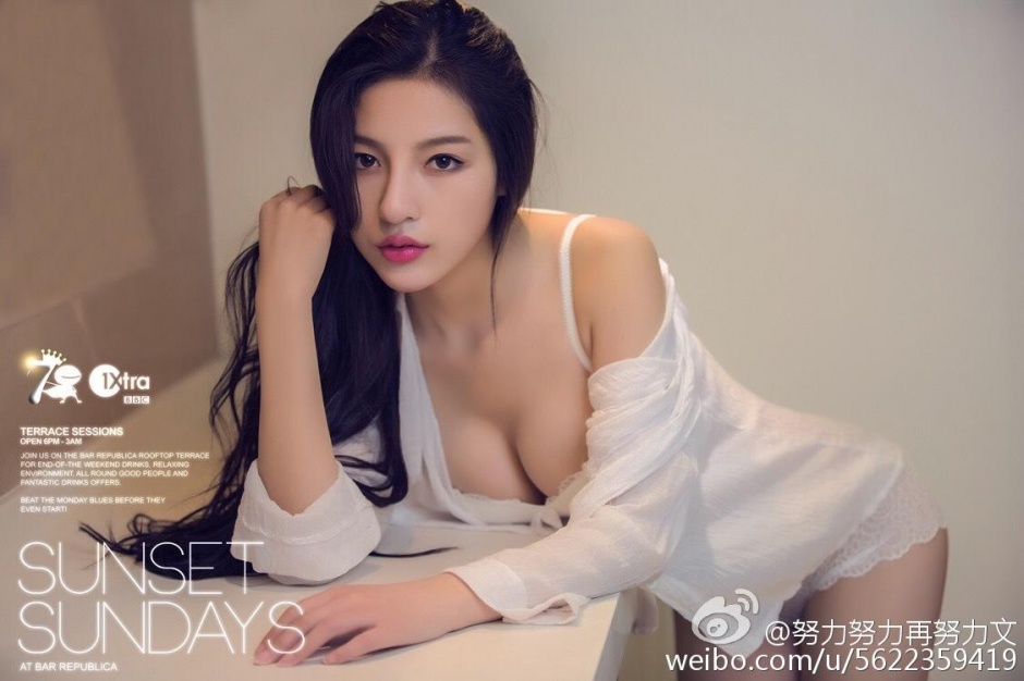 气质美女UU阿文微博性感图片