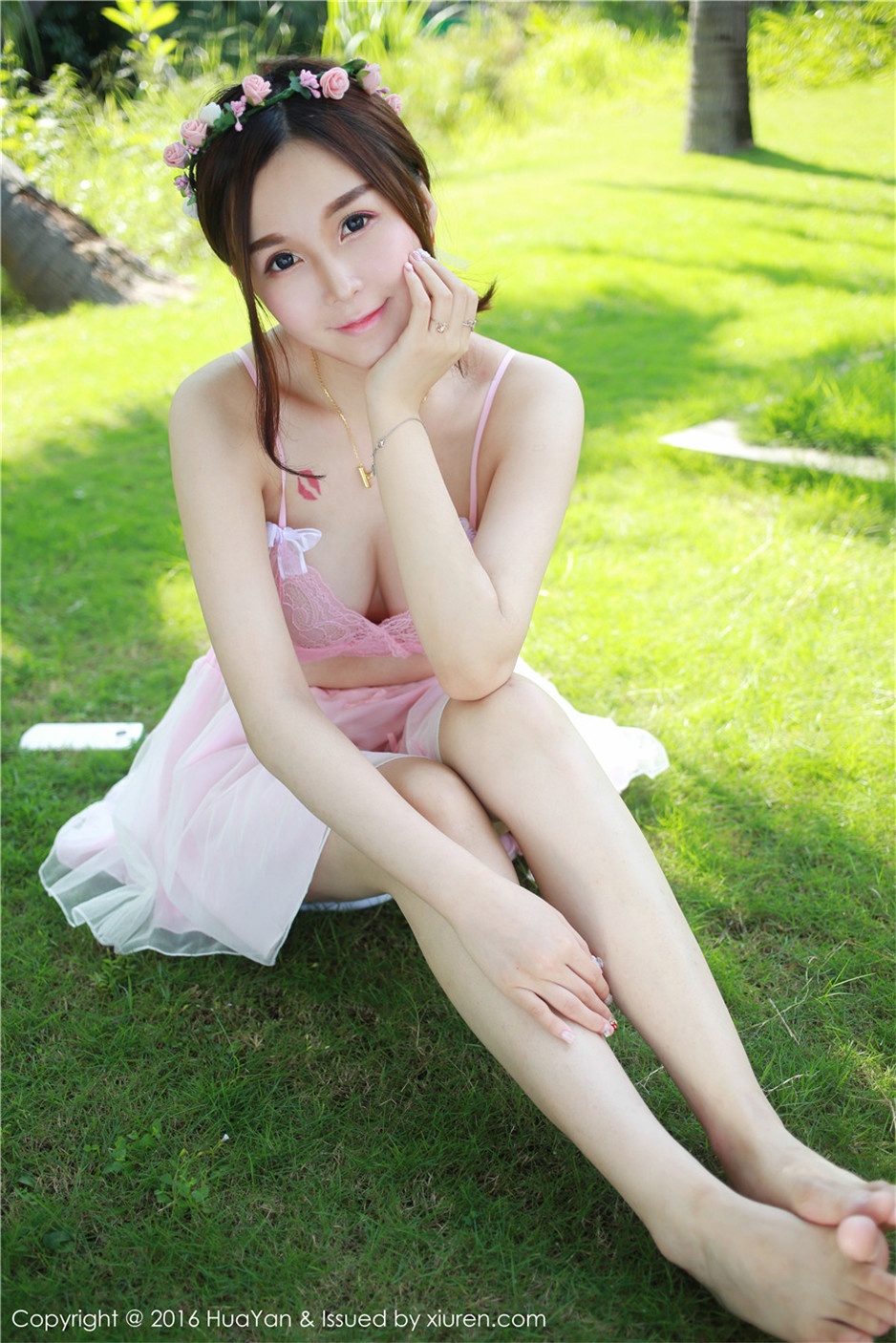 粉嫩美女沈蜜桃off性感户外写真