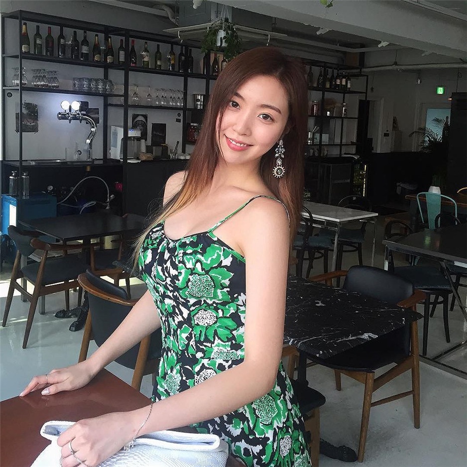 韩国环球小姐曹世辉海量生活照