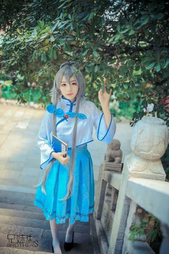 洛城书苑洛天依Cosplay写真