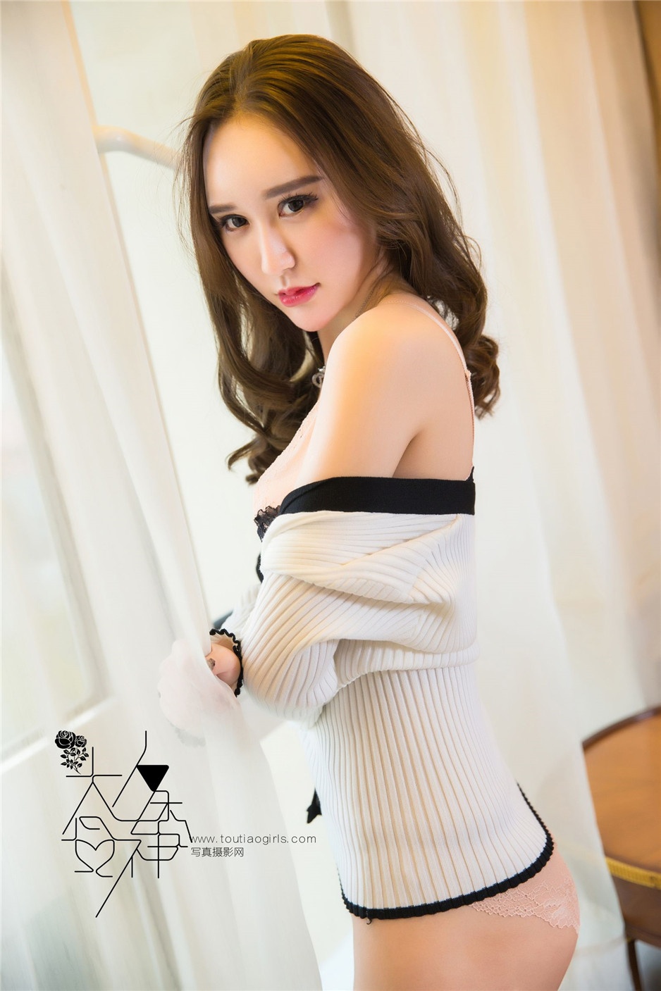 90后性感美女王悦Vera居家写真