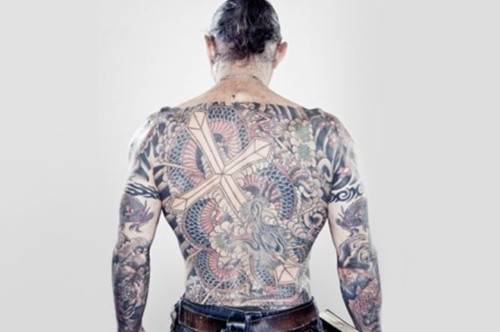 帅气日本老爷子花臂纹身图案
