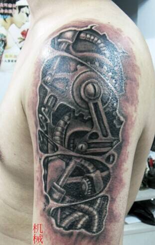 炫酷的男生手臂机械纹身图案