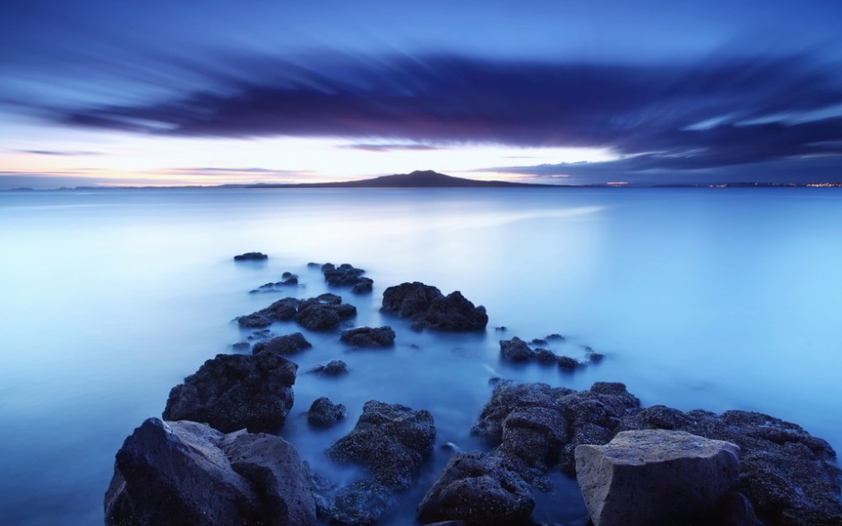 壮观迷人的蓝色海岛风景图片