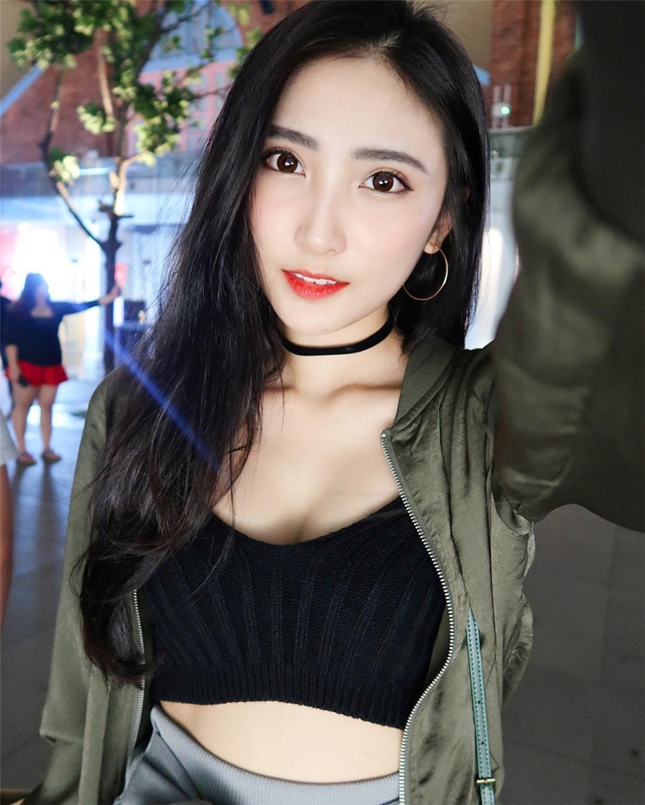 新加坡气质美女谭凯琳生活照