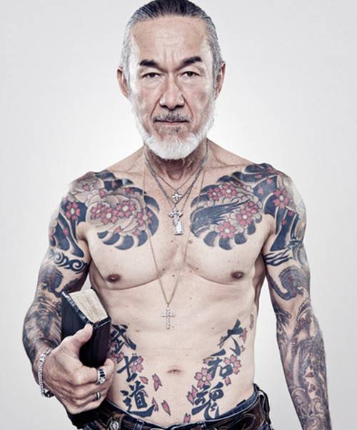 帅气日本老爷子花臂纹身图案