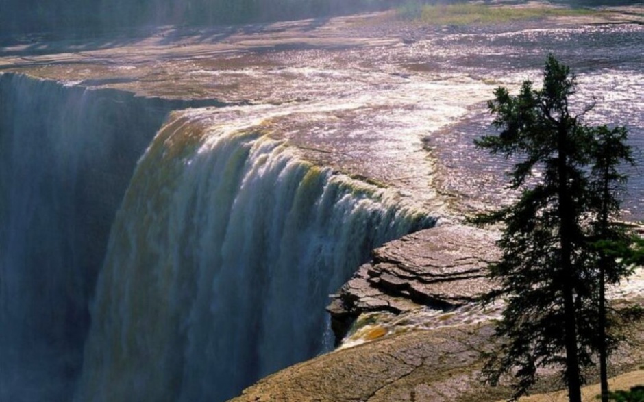 大自然的绝美瀑布风景图片