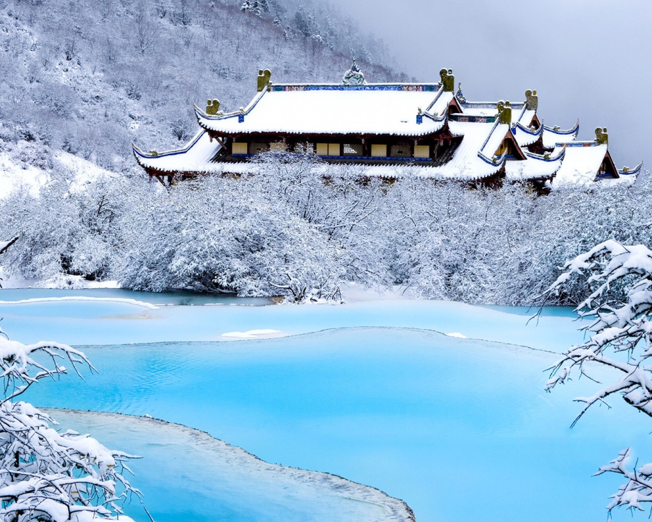 唯美的雪景高清电脑桌面壁纸