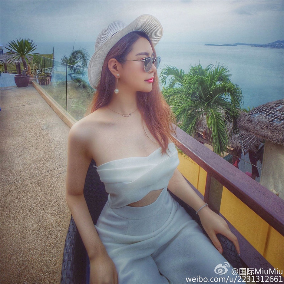 网络美女国际MiuMiu微博性感照片