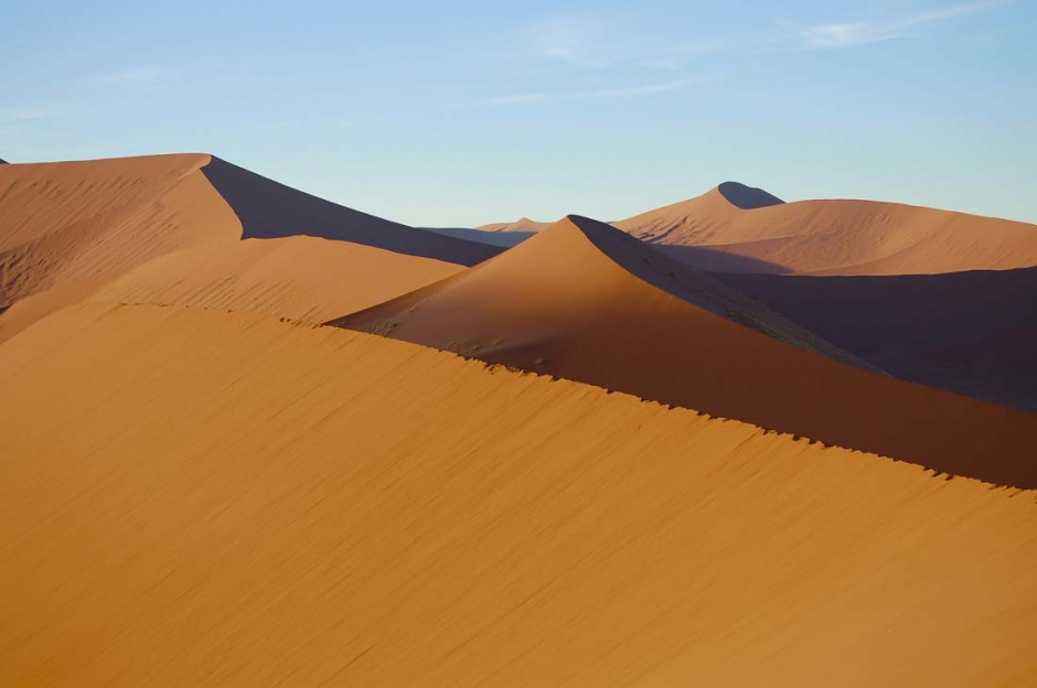 无边无垠的沙漠景色图片