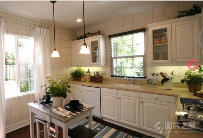 异域风情的复式地中海厨房效果图