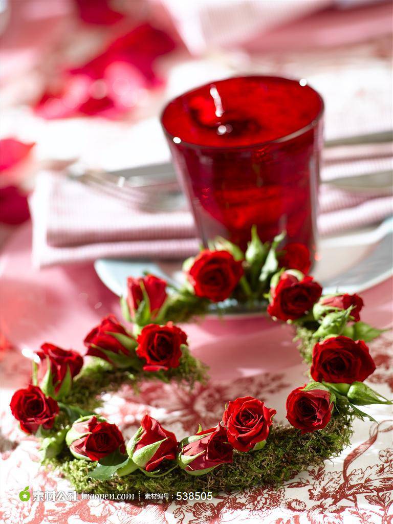 情人节浪漫红玫瑰花环图片