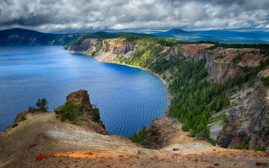 美国火山口湖国家公园风景图片