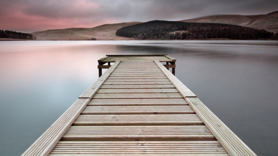 湖畔的木桥风景高清摄影图片