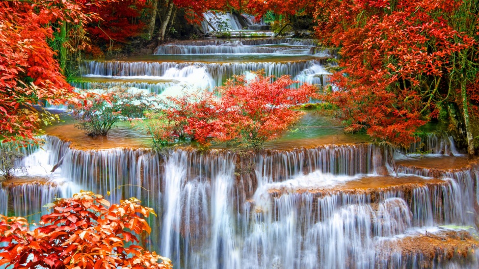 秋天红枫叶瀑布风景桌面壁纸