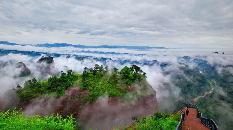 雄伟山川梦幻云海风景图片