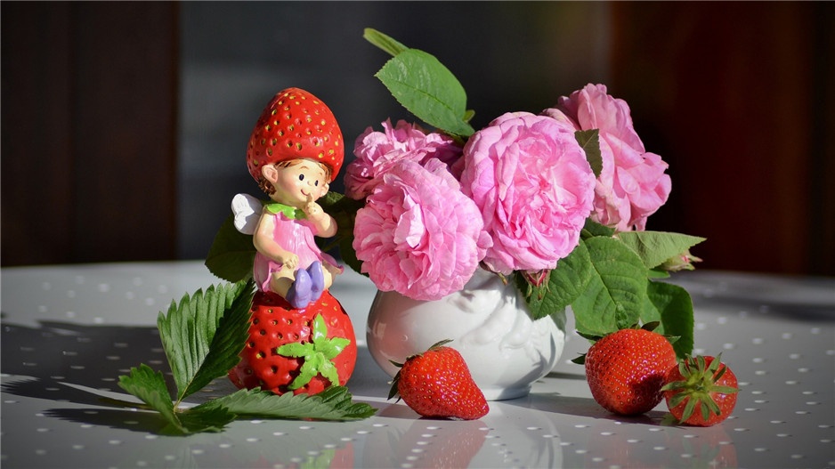 酸甜可口的草莓美食照片