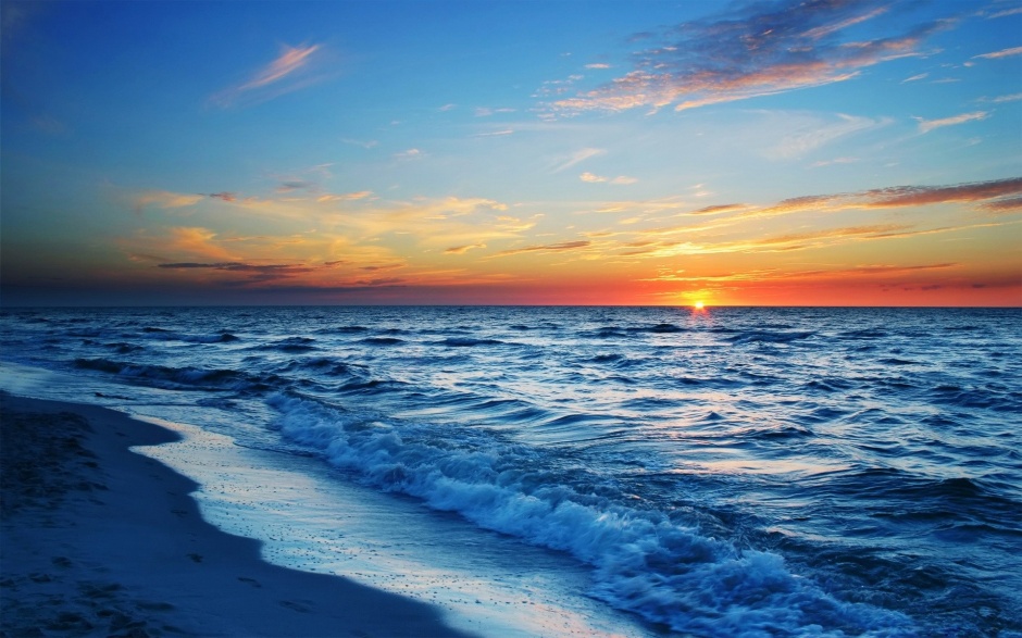 蓝色大海海浪壮阔风景图片