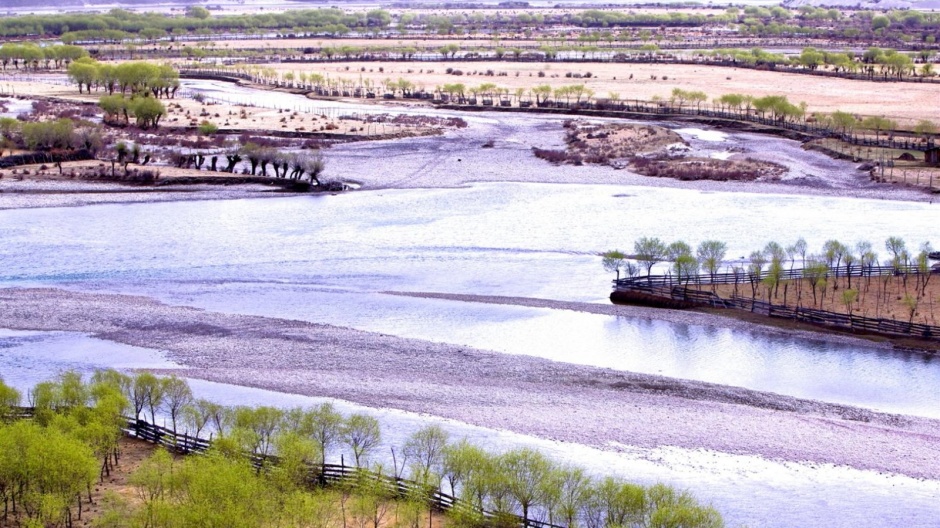迷人悠长的西藏尼洋河风景高清壁纸