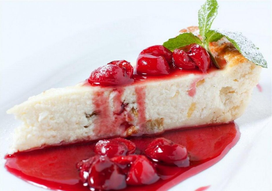 酸甜软绵的草莓果酱蛋糕图片
