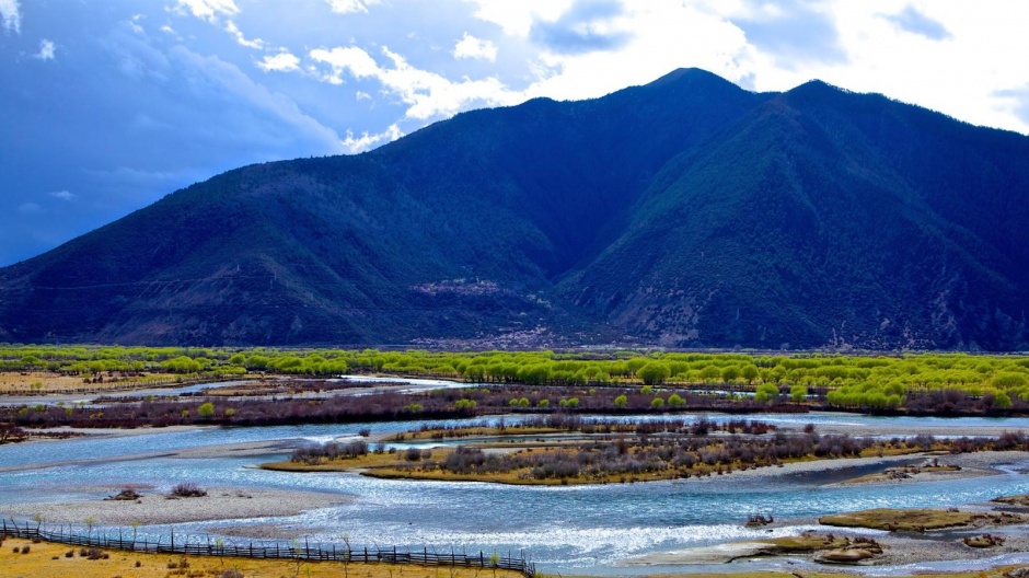 迷人悠长的西藏尼洋河风景高清壁纸